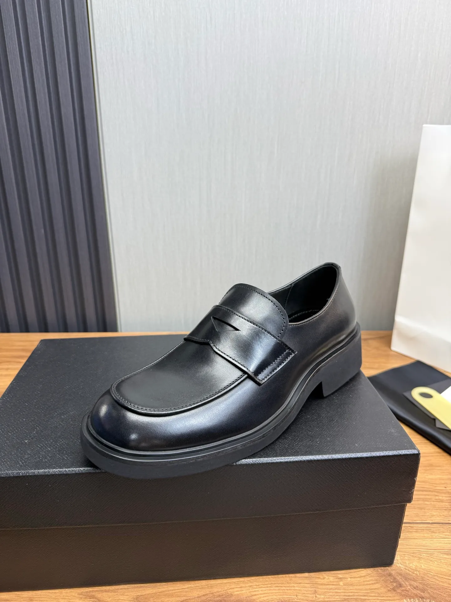 Men's shoes 💰840💰 [PRADA] New models synchronized with the official website, high-quality shipments ✔️Hot-sellers🔥 Original cowhide. Open edge beaded cowhide + cowhide lining, 1🆚1 replica, original lightweight foam outsole, 38-45 (men's 38.45 custom-made, non-refundable)